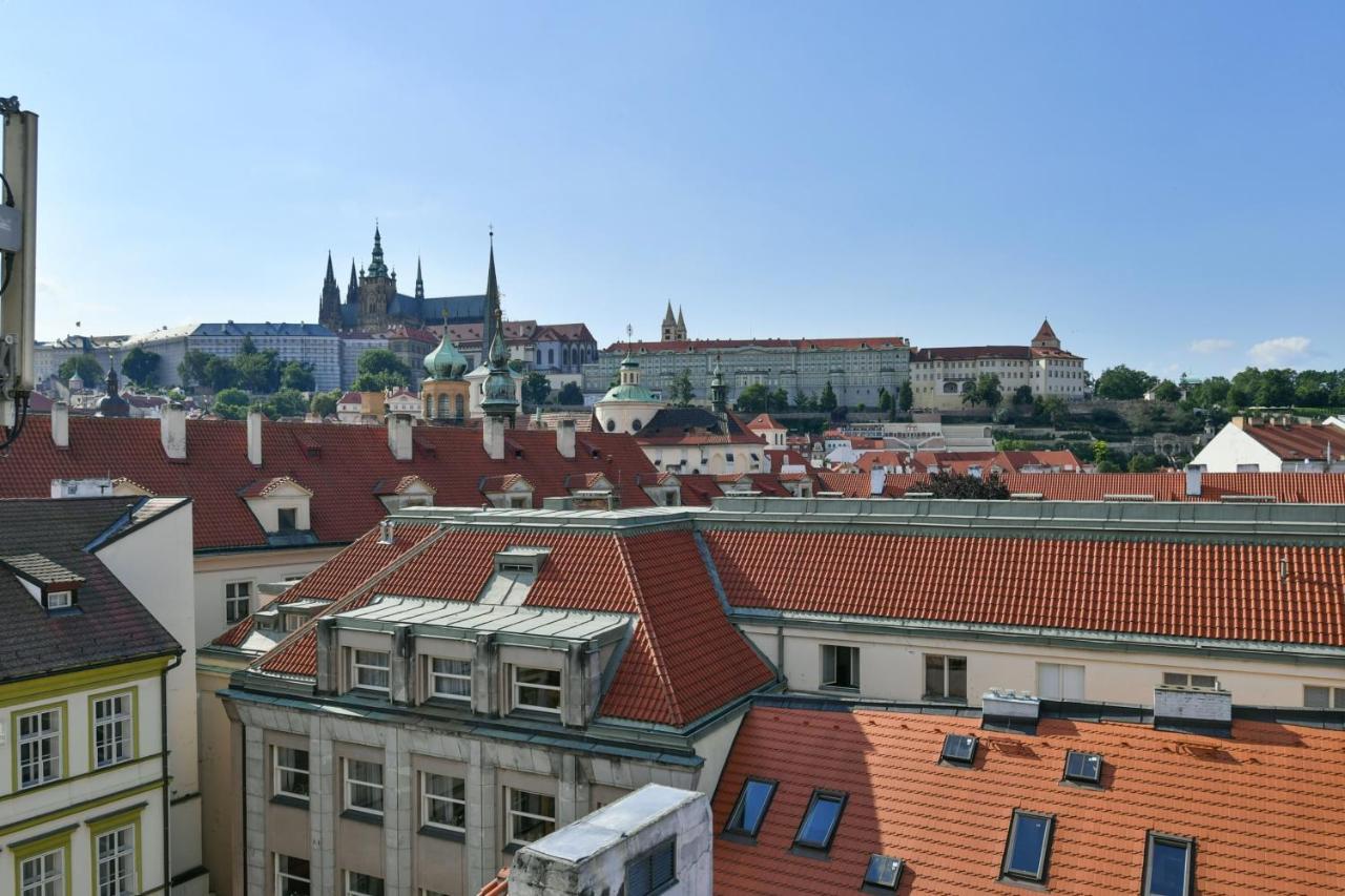 Amazing Charles Bridge Apartment Praha Bagian luar foto