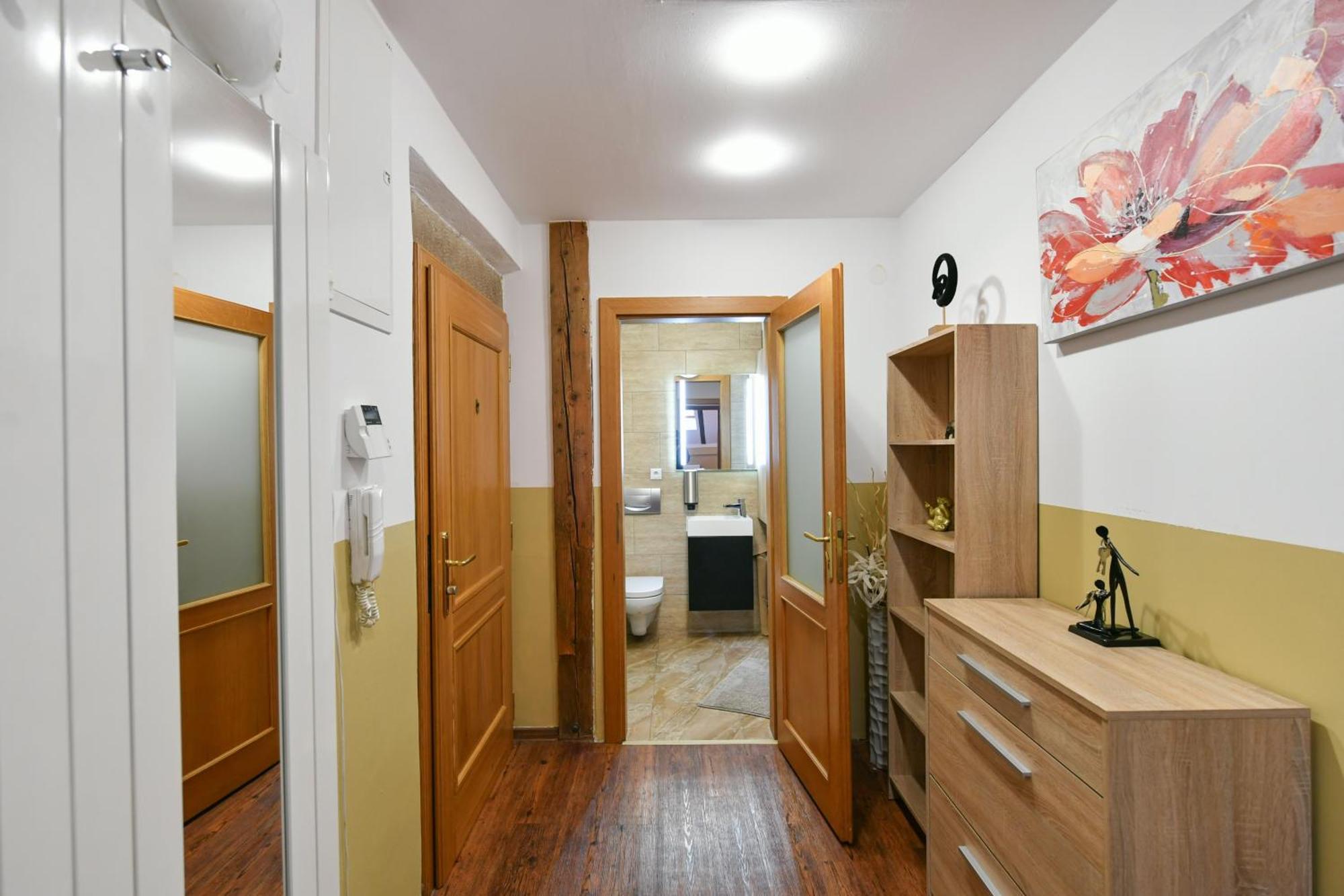 Amazing Charles Bridge Apartment Praha Bagian luar foto