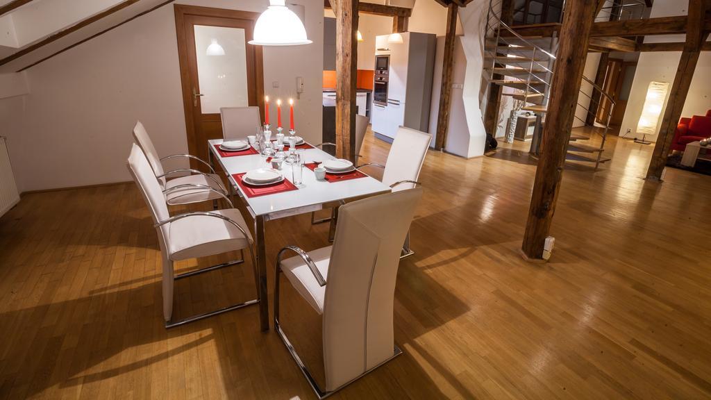 Amazing Charles Bridge Apartment Praha Ruang foto