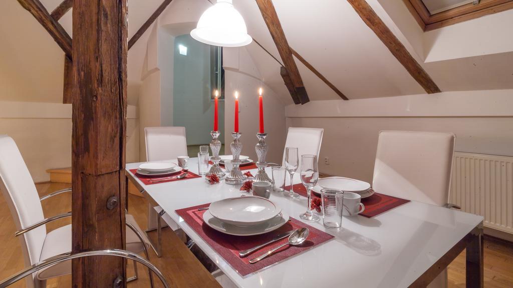 Amazing Charles Bridge Apartment Praha Ruang foto