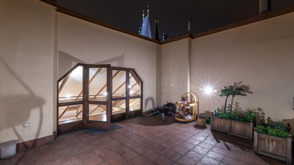 Amazing Charles Bridge Apartment Praha Ruang foto