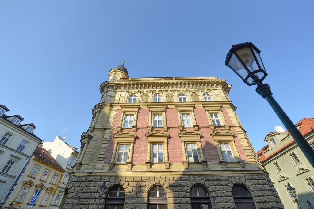 Amazing Charles Bridge Apartment Praha Bagian luar foto
