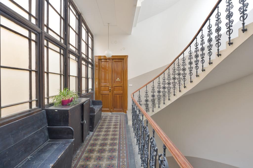 Amazing Charles Bridge Apartment Praha Bagian luar foto