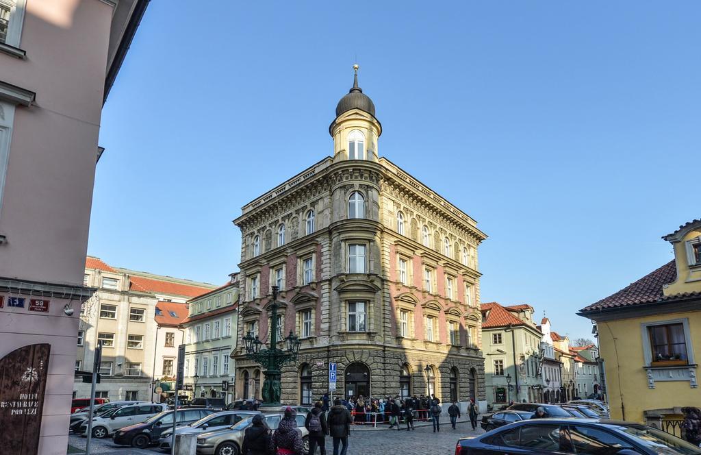 Amazing Charles Bridge Apartment Praha Bagian luar foto