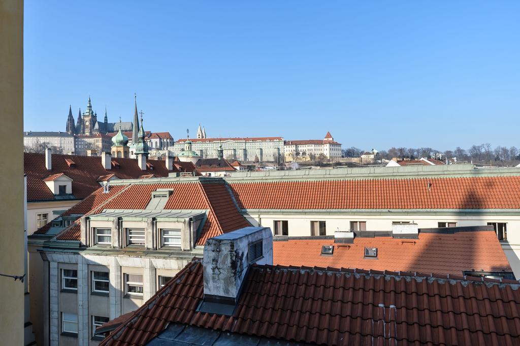 Amazing Charles Bridge Apartment Praha Bagian luar foto