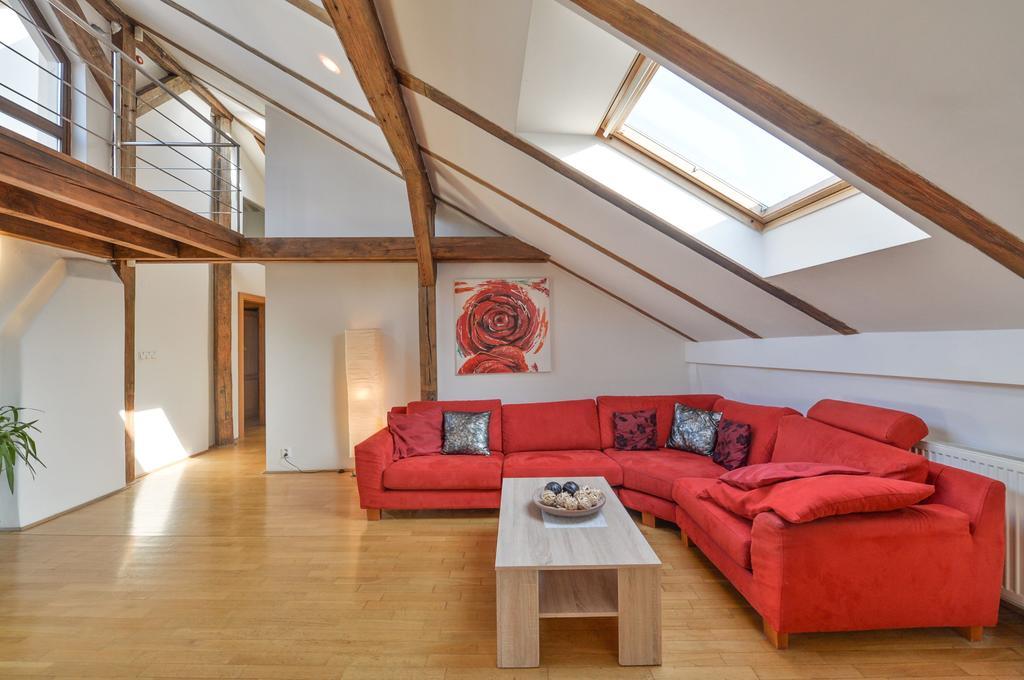 Amazing Charles Bridge Apartment Praha Bagian luar foto