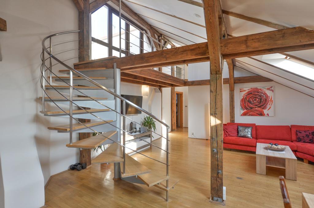 Amazing Charles Bridge Apartment Praha Bagian luar foto