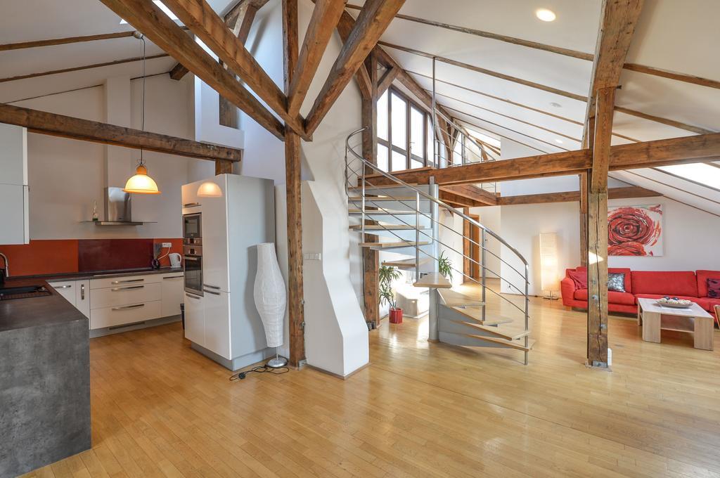Amazing Charles Bridge Apartment Praha Bagian luar foto
