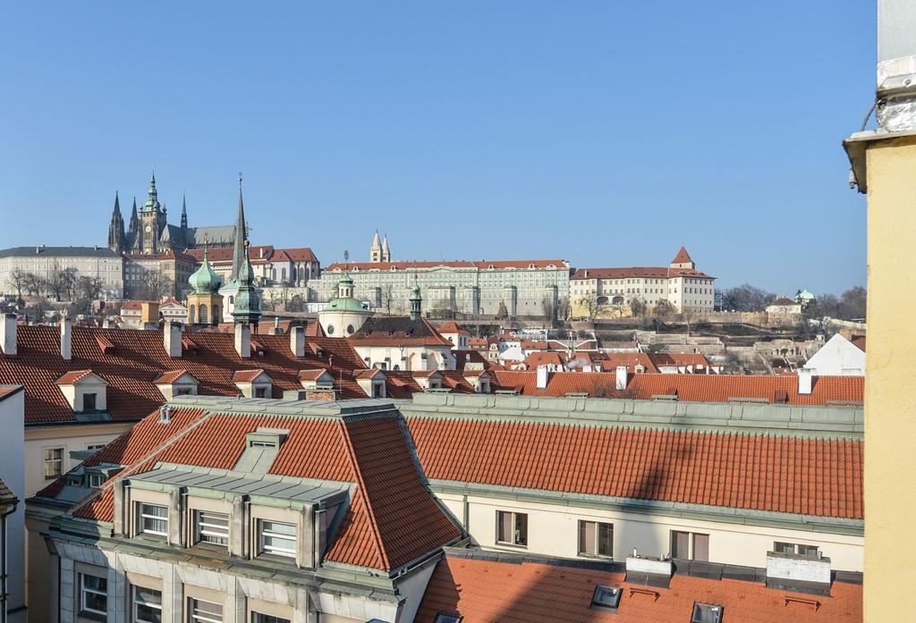 Amazing Charles Bridge Apartment Praha Bagian luar foto